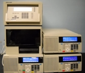 PERKIN ELMER LIQUID CHROMATOGRAPH SYSTEM CONSISTING OF: 1 PERKIN ELMER 785A UV/VIS DETECTOR MODEL 78