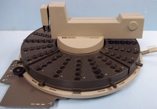 HEWLETT PACKARD GC AUTO SAMPLER EXPANSION CAROUSEL TRAY, TYPE: 7673A, MODEL: 18596A, WITH MOUNTING