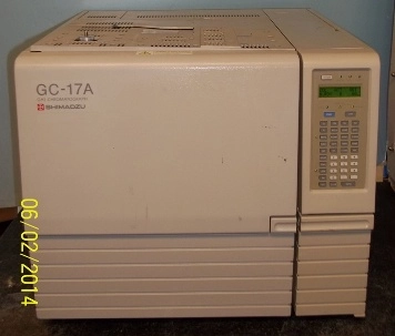 SHIMADZU GC-17A GAS CHROMATOGRAPH 1800VA W/ HSS AND RS232 CARDS PLUS DET SIGNAL PORTS ALSO HAS AIR, 