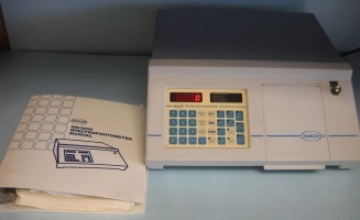 HACH DR 3000 SPECTROPHOTOMETER 19600-00 941100004768 100/120/220/240V 50/60HZ WITH HACH DR/3000 SPEC