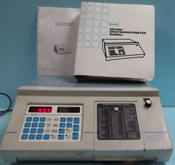 HACH DR/3000 SPECTROPHOTOMETER MODEL NO: 19600 : 901002685 RATED VOLTS 100/120/220/240 VAC VAC 50/6