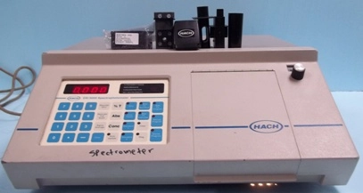HACH DR/3000 SPECTROPHOTOMETER MODEL NO: 29600-00 VAC: 50/60HZ RATED VOLTS: 100/110/220/240 MAX IN
