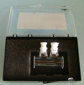 VWR INTERNATIONAL SPECTROPHOTOMETER CELL ULTRAVIOLET, CYLINDRICAL, 2 STOPPERS CAT NO 58016-673 50M