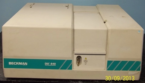 BECKMAN DU 640 SPECTROPHOTOMETER SER 4320644 AC VOLTS 100V 120V 220V 240V MODEL: DU 600 SERIES AMP 1