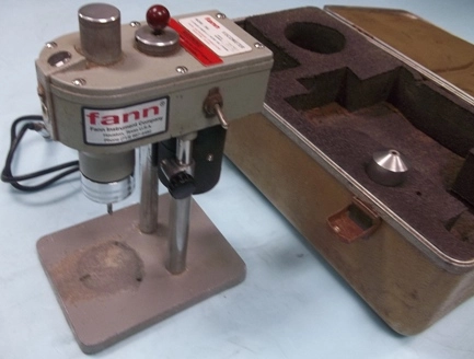 FANN INSTRUMENT COMPANY VISCOMETER MODEL: 34A, SN: 3171 110V PORTABLE ENCLOSED IN A HARD SIDE CASE 