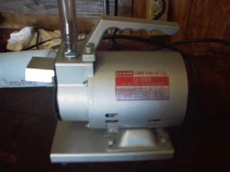 ULVAC G-25S OIL ROTARY VACUUM PUMP, PUMPING SPEED 20-24 L/MIN, ULTIMATE PRES 7 X 10 ^-2 TORR 83584