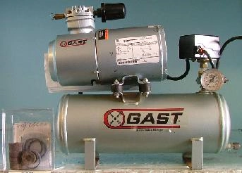 GAST OIL LESS VACUUM PUMPS AND COMPRESSORS MODEL: 1 HAB : 1005614197 TANK MOUNTED COMPRESSOR WITH C