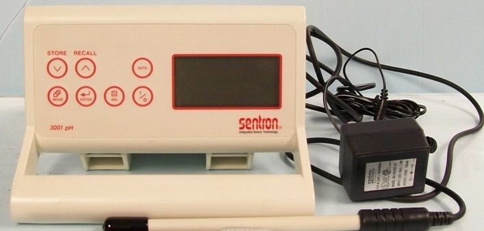 SENTRON INTEGRATED SENSOR TECHNOLOGY 3001 PH METER # 10043 W/ SENTRON 1000 P 4 PH PROBE # 33803 INC