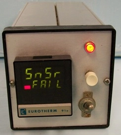 EUROTHERM 91E DIGITAL TEMPERATURE CONTROLLER IN A ENCLOSURE WITH LED LIGHT AND ON / OFF TOGGLE SWIT