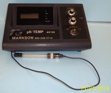 MARKSON PH/TEMP METER MODEL: 671P, : 7561G, WITH FISHER PROBE NO 13-620-108, : 0330133