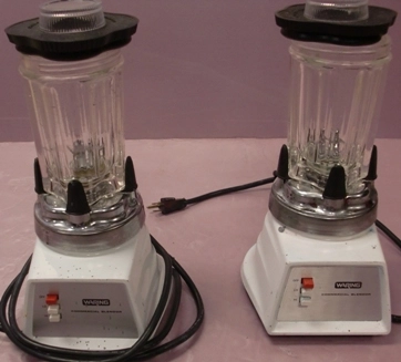 WARING COMMERCIAL 2 SPEED BLENDER, M/N: 31BL92, VOLTS AC: 120, 50-60 HZ, AMPS: 3, W/ GLASS CONTAINER