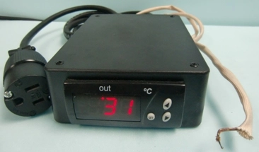 BRISKHEAT CORPORATION HEATING TEMPERATURE CONTROLLER MODEL NO SDC120KC-A LOT/SN276957/9 TEMP 0-60