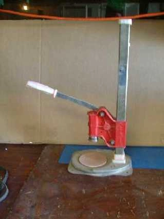 BOTTLE CAP HAND PRESS FERRARI DELUXE BENCH CAPPER WITH ADJUSTABLE SPRING LOADED HEAD HEAD CAN BE EA