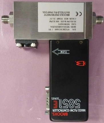 BROOKS MASS FLOW CONTROLLER 5851 SERIES, : 9712HC013449/01, MODEL: 5851EA14B52G2DA, GAS: NITROGEN, F