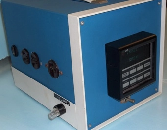 IFE TEMPERATURE CONTROLLER MODEL: 2010 : DO-3000-1200 : 52696-5 HOUSED IN STEEL CARRIER WITH 3 POWER