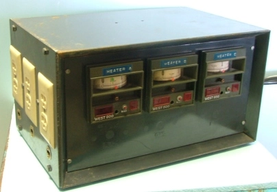THERMOCOUPLE CONTROLLER BOX WITH 3 WEST 800 TEMPERATURE CONTROLLERS