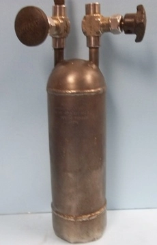 PRESSURE BOMB SAMPLE CYLINDER : WO45334, WORKING PRESSURE: 450 PSI, WITH 2 WHITEY VALVES NO SS-1K4