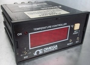 OMEGA ENGINEERING INC TEMPERATURE CONTROLLER, MODEL: CN 310, NO 860909 KC, T/C K, DIGITAL TEMPERAT