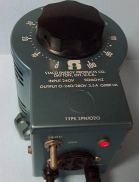 STACO ENERGY PRODUCTS VARIABLE AUTOTRANSFORMER, TYPE: 3NP1020, INPUT: 240 VAC, 50/60HZ, OUTPUT: 0-24