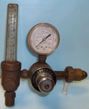 GENERICO TM, ARGON, AR/COZ, COMPRESSED GAS REGULATOR, MODEL 195, (1) SCFH BALL IN SLEEVE GAUGE CARBO