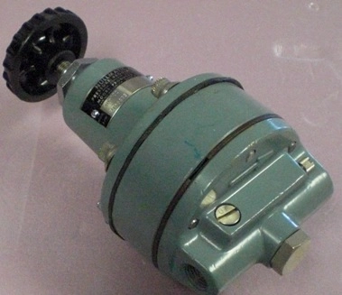 MOORE PRODUCTS CO NULLMATIC PRESSURE REGULATOR MODEL: 40-100 B/M: 2155525 (NEW) 