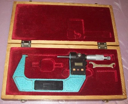 FOWLER DIGITRIX ELECTRONIC DIGITAL MICROMETER 3-4" 0001, : B05822 IN WOODEN CASE NEEDS BATTERY'S 