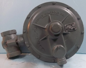 FISHER CONTROL SIZE: 2 NPT WITH REGULATOR 5201H MATERIAL: DI/ALUM NOS 2895501 3,032,054 3,542052