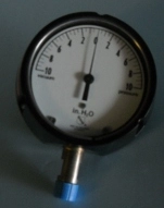 ASHCROFT 0-10 VACUUM X 0-10 PRESSURE GAUGE AISI 316 BELLOWS H9 CONNECTION BLACK PLASTIC HOUSING 4" 