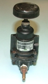 FOXBORO PRESSURE REGULATOR B0123HF INPUT MAX 250PSI OUTPUT 05-60PSI  )