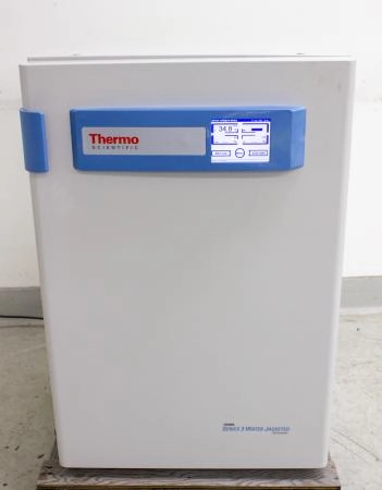 Thermo Forma Series 3 Water Jacketed Co2 Incubator Model 4120 | LabX.com