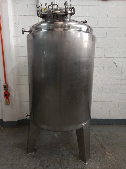 Stainless steel  264 gallon jacketed  closed tank