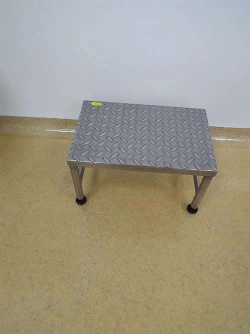 Tubular bench in stainless steel