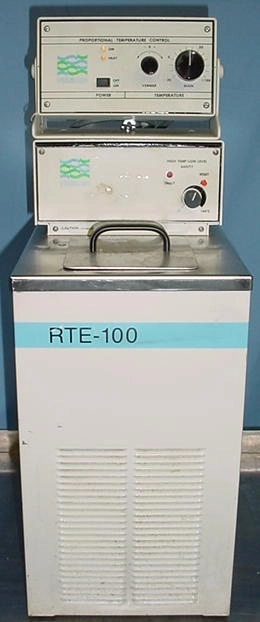 Neslab RTE-100 -25&deg; to 130&deg;C refrigerated circulating bath, analog control. 350 watts/1200 btu cooling, 800 heating. 5 liter capacity 115/60/1 14 amps. 69#