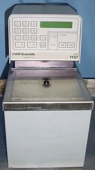 VWR/Polyscience 1137, 6 liter programmable heated circulating bath. 150&deg;C. 8.8 amps, 115 volts. 5 flow rates and RS232.