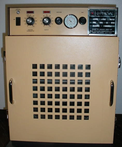 Grieve VC-300 Lab-Line 3625 vacuum oven, 12 x 13.5 x 12", 300&deg; C, 115 volts. Manual