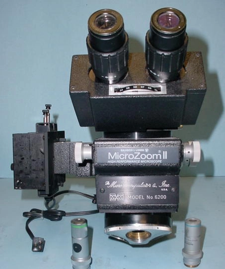 Bausch and Lomb Microzoom II microscope with mount for Micromanipulator 6200. With 10 power eyepieces and 2.25 and 8 power objectives
