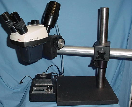 Leica StereoZoom 5, .8-4x, w/S stand, E arm, 10 x eyepieces, Nicholas illuminator SVB-84 21-26-40-84