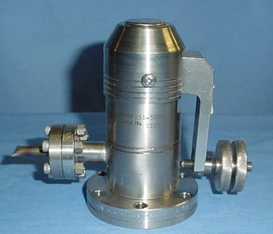 Varian 951-5106 variable leak valve with Mini Conflat