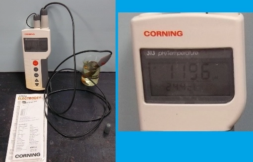 CORNING 313 PORTABLE PH / TEMPERATURE METER NO: 085680, REQUIRES 4 X AA/ LARGE 15 VDC, INCLUDES COR