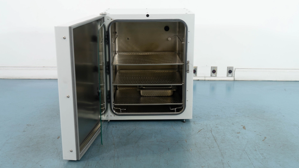 New Brunswick Scientific Galaxy 170S CO2 Incubator