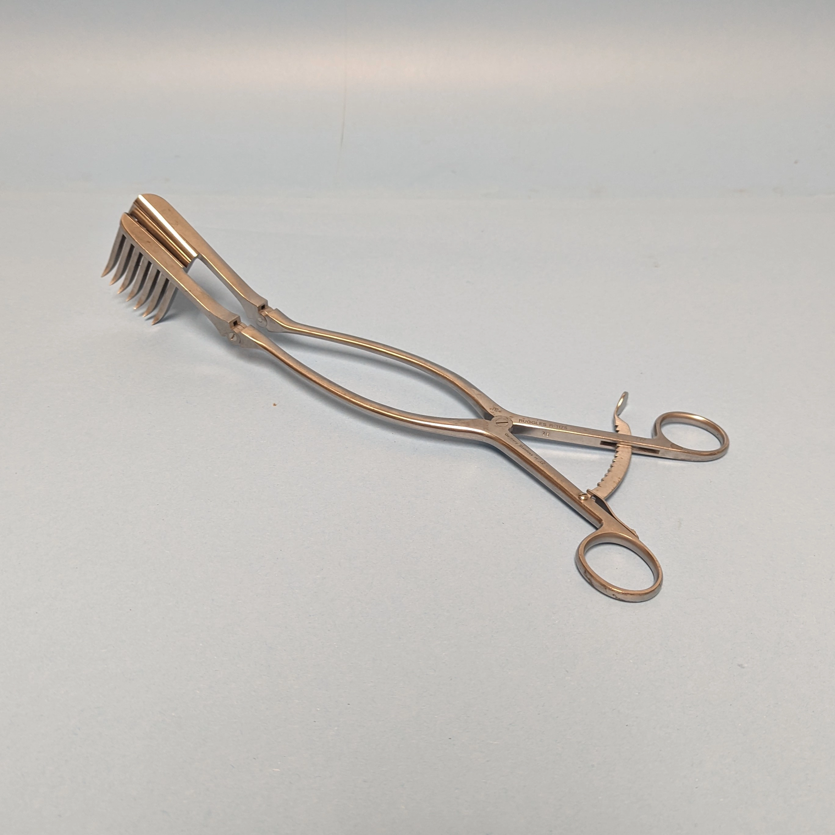 Beckman Retractor Ruggles R1175 Hinged Arms 7 x 7 Wide Sharp Prongs, 48mm, 12-3/4"
