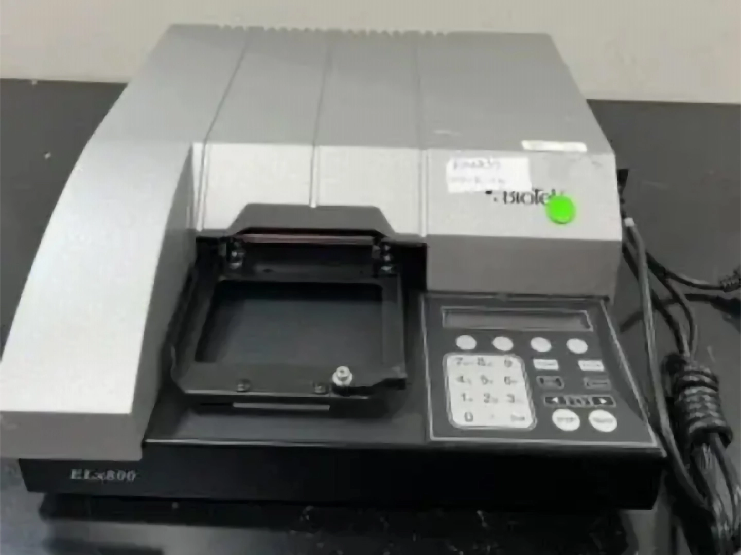 Bio-TEK ELX800 Microplate Reader