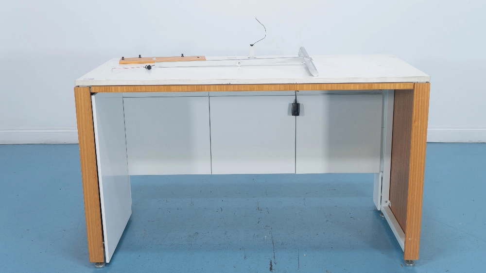Mott Adjustable Height 5' Laboratory Table