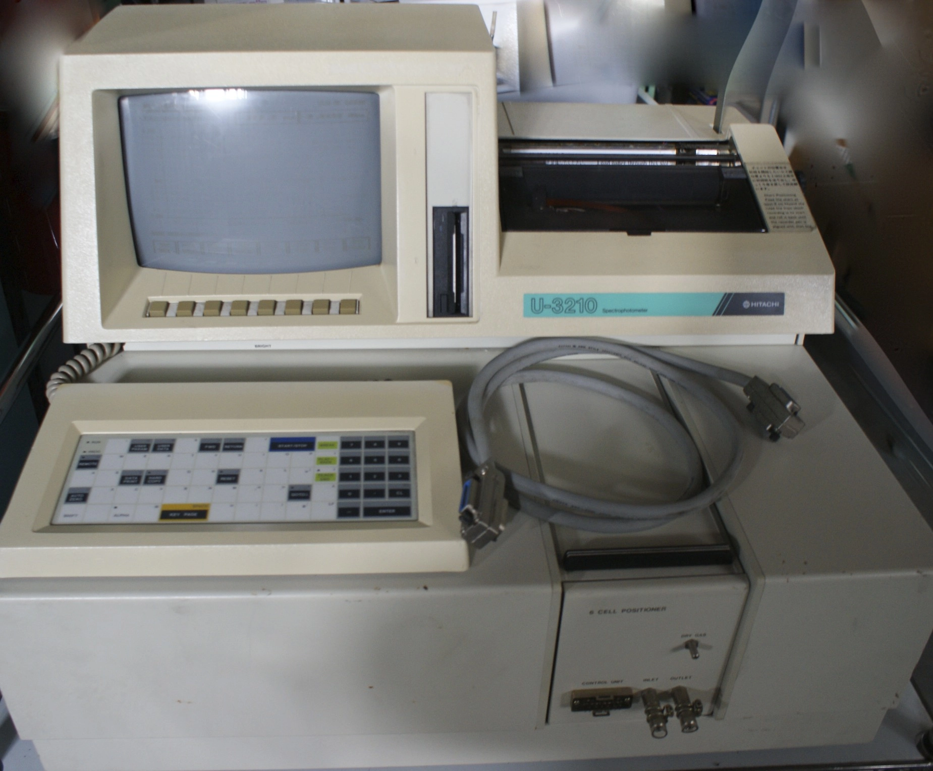 Hitachi U-3210 UV-VIS Spectrophotometer  with keyboard Hitachi Spectrophotometer Hitachi U3210 UV-VIS used