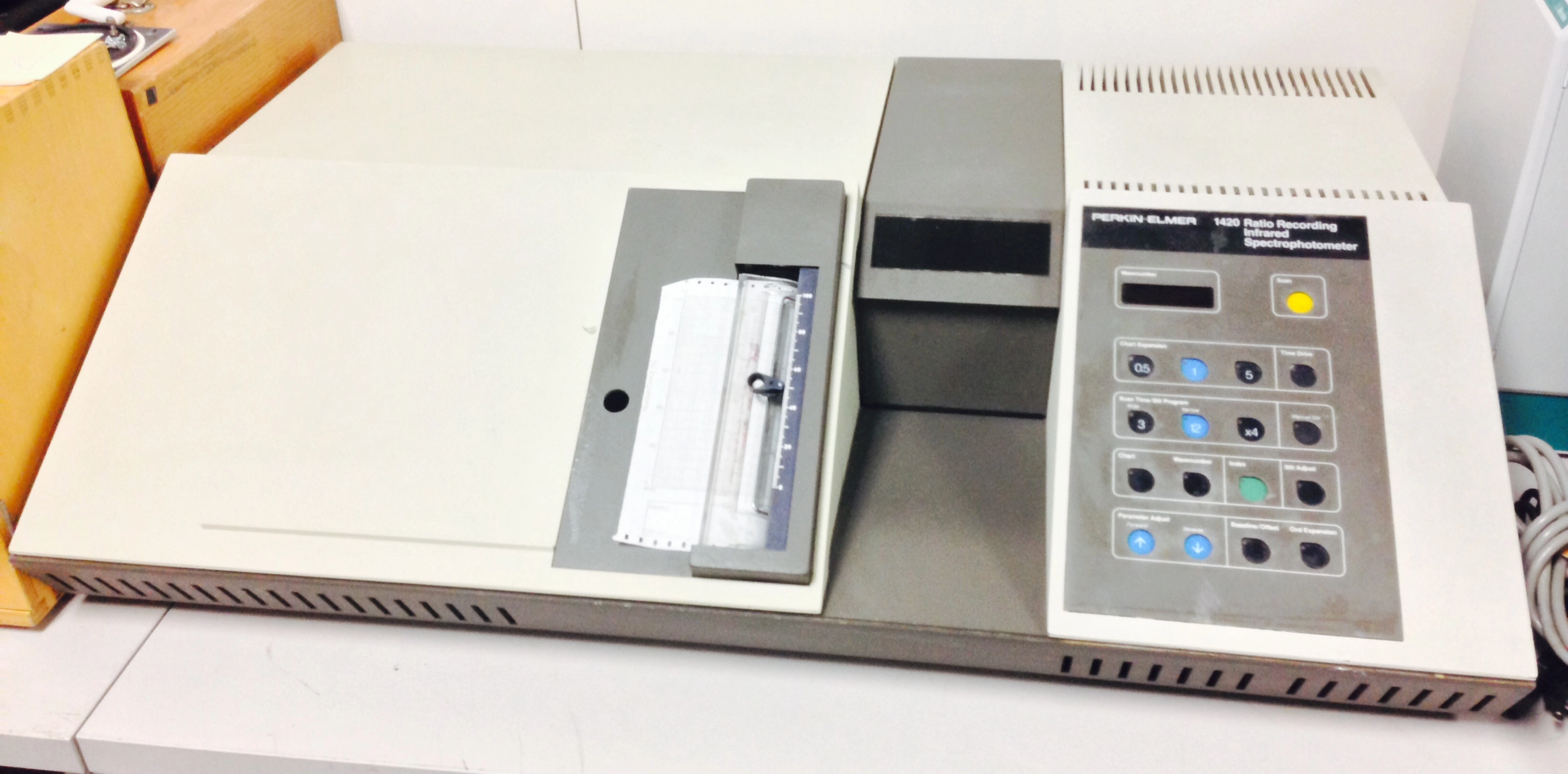 Perkin Elmer 1420 Infrared Spectrophotometer used Perkin Elmer Infrared Spectrophotometer 1420 series ships checked out and w