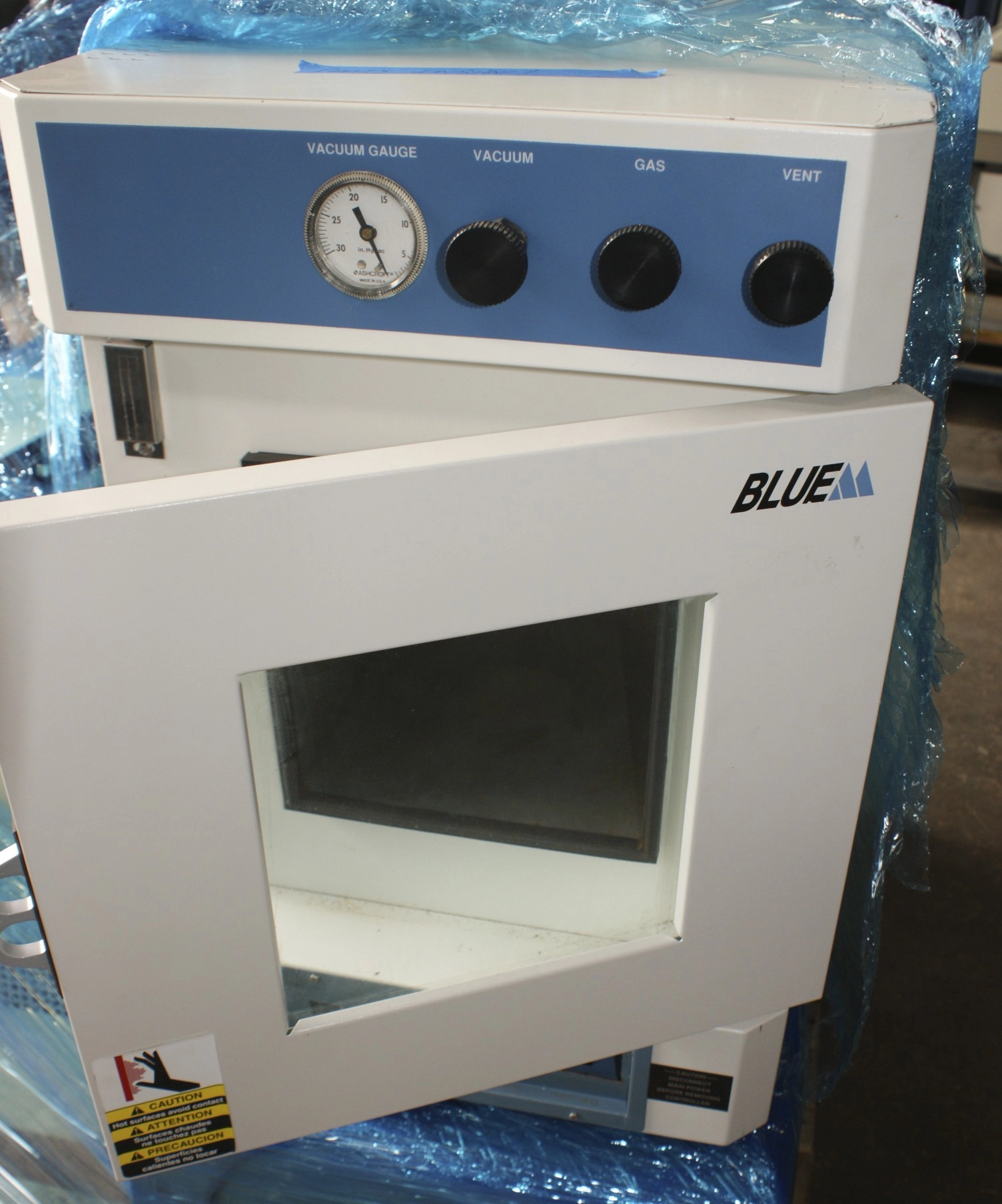 Lindberg Blue M Vacuum Oven Lindberg Vacuum Oven with Microprocessor Control used working nice tested and working when shippe