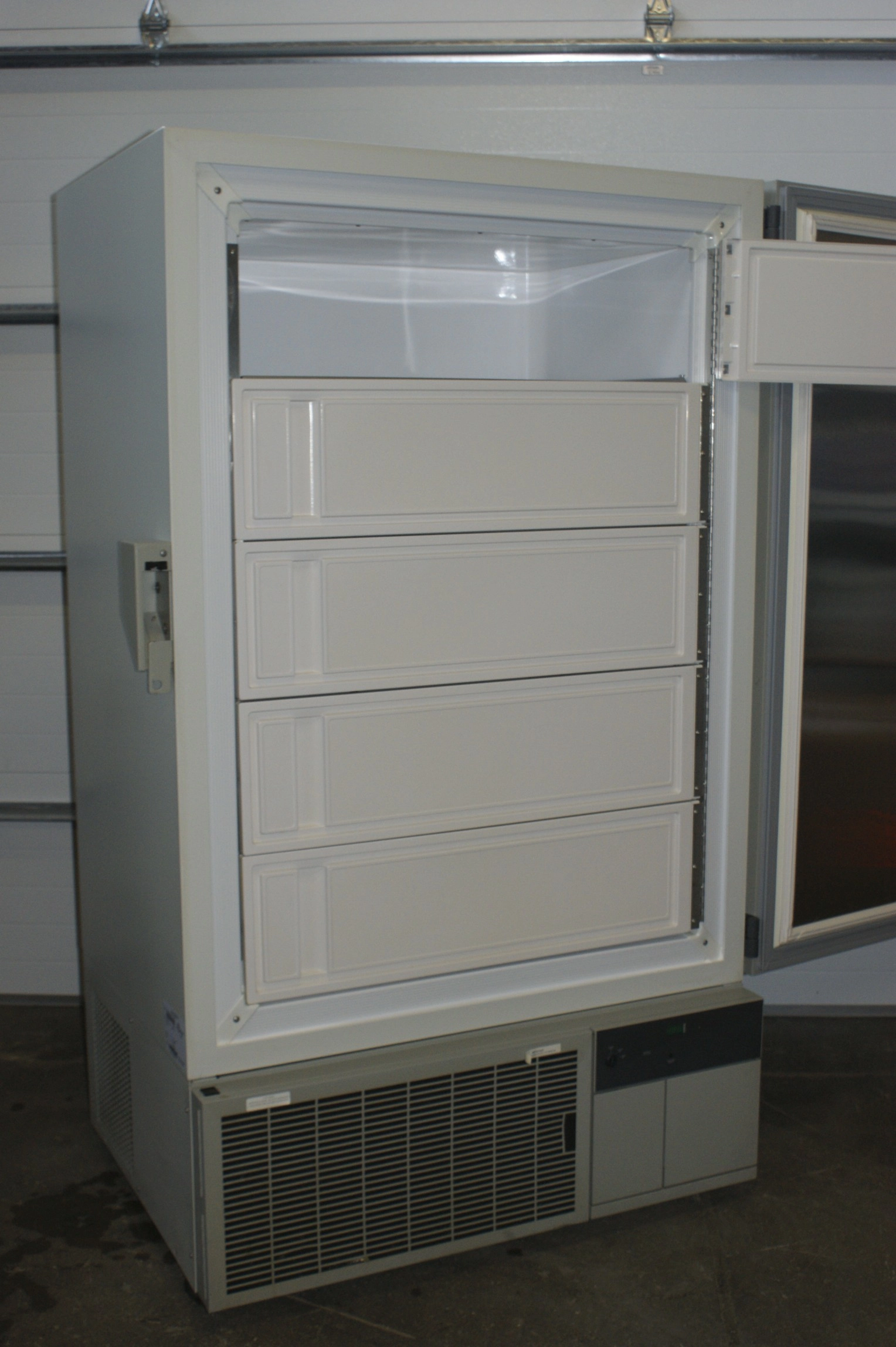 Revco ULT2540-3-A35 -40 Celsius Freezer Upright Revco -40 Freezer Revco Upright freezer