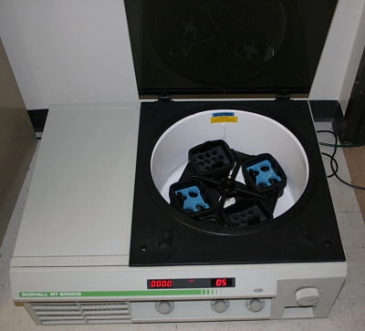 Sorvall RT 6000D Centrifuge with rotor and inserts