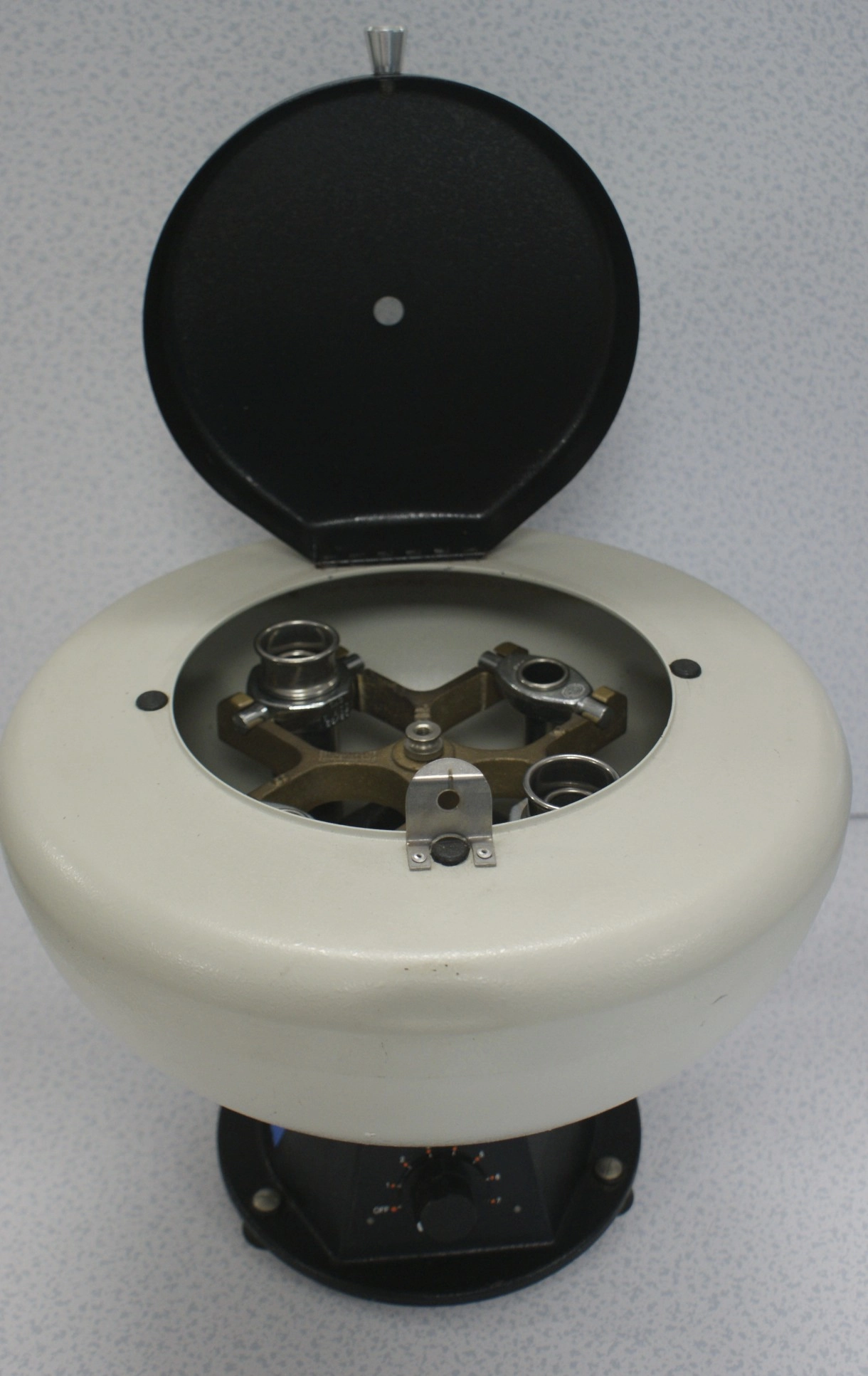 IEC Clinical Centrifuge IEC Centrifuge IEC 215 rotor with 4 trunions with 4 buckets used tested and working