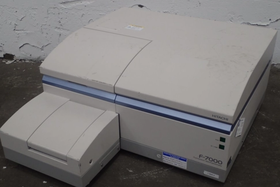 Hitachi F7000 Hitachi F‐7000 Fluorescence Spectrophotometer used Hitachi F7000 Micro Plate Accessory used